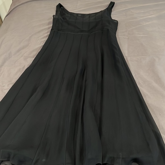 Anne Klein v neck 100% silk dress - Picture 3 of 5